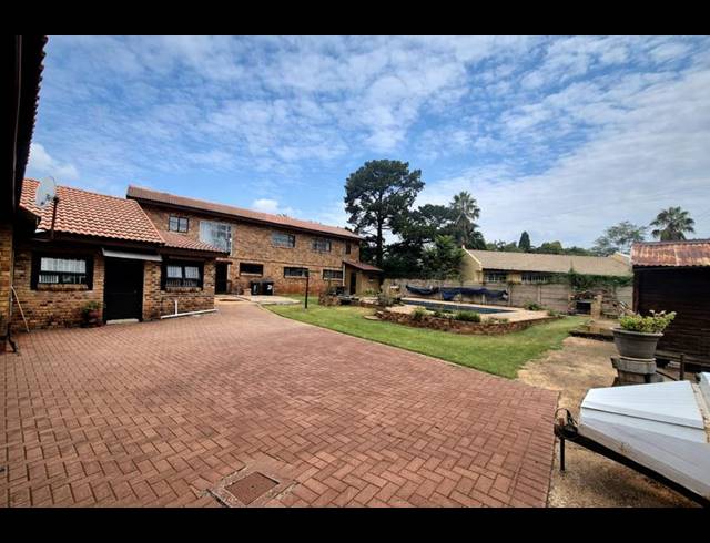 7 BEDROOM HOUSE FOR SALE IN HEUWELOORD